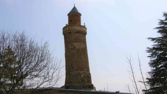 Yerli ve yabancı turistler Elazığ'a gelince bu minareyi görmeden dönmüyor