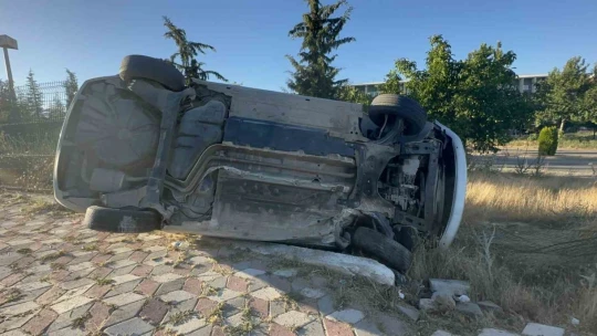Yoldan çıkıp takla attı, sürücünün burnu bile kanamadı