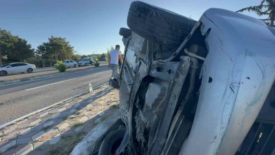 Yoldan çıkıp takla attı, sürücünün burnu bile kanamadı