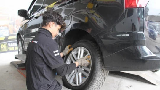 Zorunlu kış lastiği uygulaması öncesi oto lastikçilerde yoğunluk