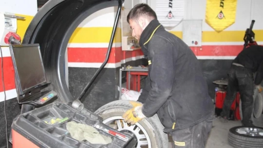 Zorunlu kış lastiği uygulaması öncesi oto lastikçilerde yoğunluk