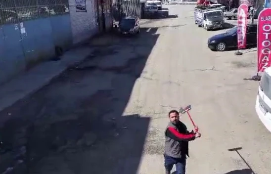 Elazığ'da Dronu Süpürgeyle Kovalayan Sanayi Çalışanı Gülümsetti!