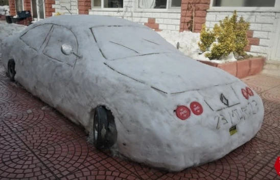 Elazığ'da Olmaz Demeyin Oldu Bile, Kardan Yaptığı Arabasına 200 Bin Lira Fiyat Biçti