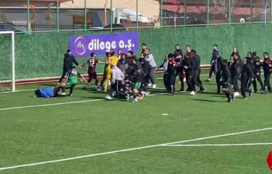 Elazığ'da 18 Kırmızı Kartın Çıktığı Karşılamada Tekme ve Yumruklar Havada Uçuştu