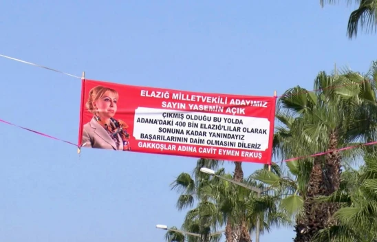 Adana'daki Elazığlılar Adana Caddelerine Yasemin Açık'ın Afişlerini Astılar