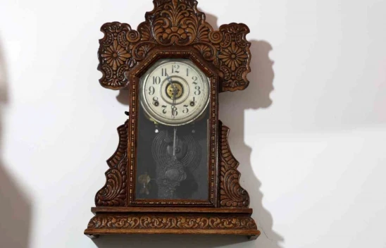 100 Yıllık Antika Saate Gözü Gibi Bakıyorlar