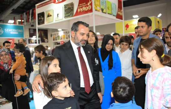 Başkan Şerifoğulları'na, Kitap Fuarında Yoğun İlgi