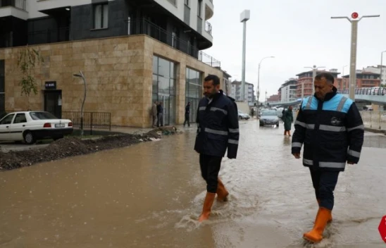 Başkan Şerifoğulları Yağış Sonrası Sahaya İnerek İncelemelerde Bulundu