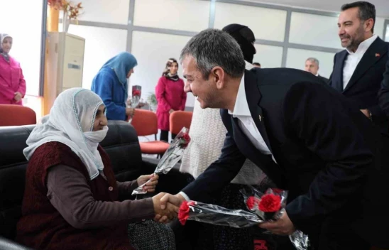 Bayramda huzurevi sakinleri unutulmadı