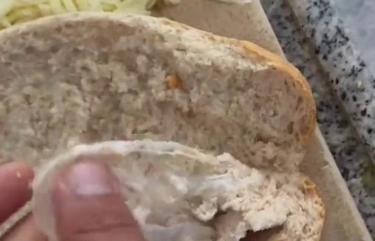 Elazığ'da Aldığı Ekmeğin İçinden Poşet Çıktı