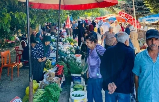 Bu köyde  kadınlar hem  üretip hem satıyor