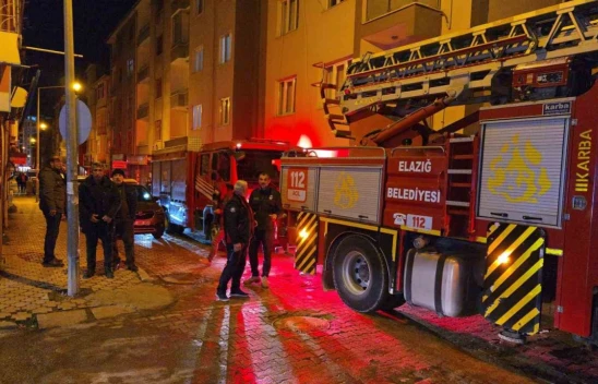 Elazığ'da Apartman Çatısından Yükselen Dumanlar Panik Yarattı!