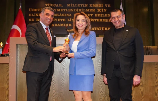 CHP Elazığ Milletvekili Gürsel Erol, Yılın En İyi Siyasetçisi Ödülünü Aldı