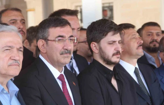 Cumhurbaşkanı Yardımcısı Yılmaz, AK Parti eski milletvekilinin cenazesine katıldı