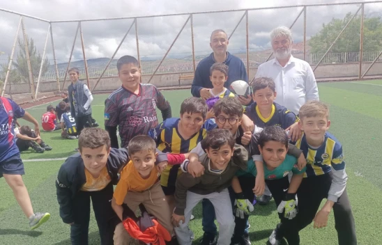Cumhuriyet Ortaokulu Geleneksel Futbol Turnuvası Başladı