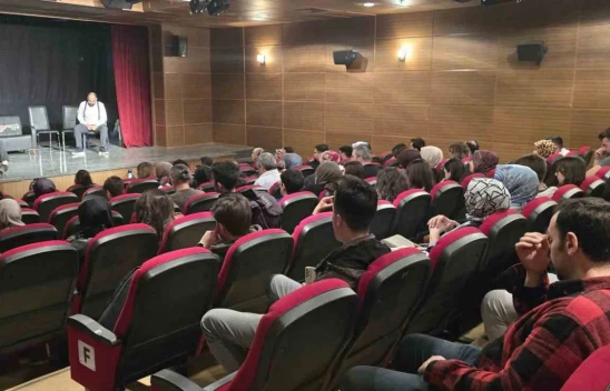 Elazığ'da 'Davetsiz Misafir' ve Müzik Şenliği Sanatseverlerle Buluştu