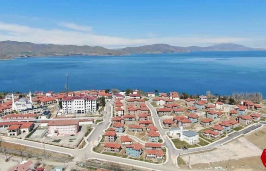 Depremin Merkez Üssü Sivrice'de Vatandaşlar Çifte Bayram Yaşıyor