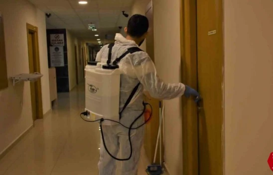 Depremzedelerin konakladığı yurtlarda hijyen çalışmaları