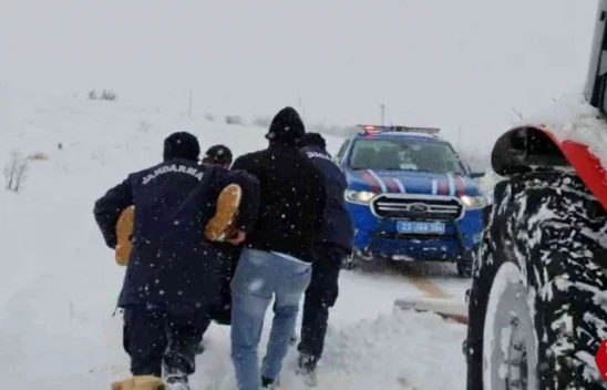 Donmak Üzereydi, Kar Üzerinde Baygın Haldeyken Jandarma Son Anda Kurtardı