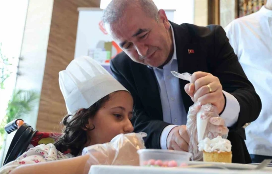 Gastro-Elazığ'da Tatlı Bir Yarış: Down Sendromlu Bireyler Pasta Süsleme Hünerlerini Sergiledi