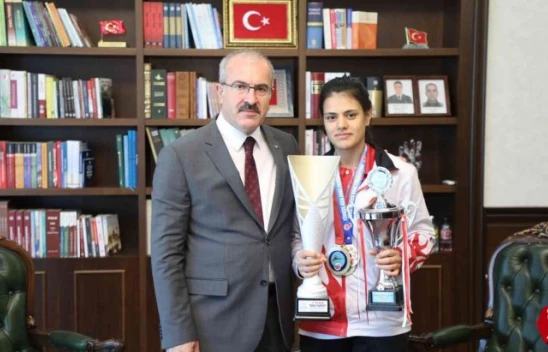 Dünya şampiyonu Sıla Kartal, Vali Toraman ile bir araya geldi