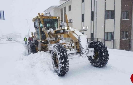 Elazığ Belediyesi karla mücadele çalışmalarını sürdürüyor
