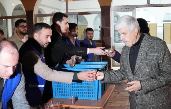 Elazığ Belediyesi'nden Regaip Kandili'nde İkram ve Gönül Birliği