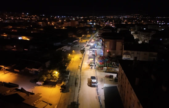 Elazığ Belediyesi'nden Sanayi Sitesi'ne Gece Mesaisi: Gündoğdu Sokak'ta Asfalt Serimi Başladı