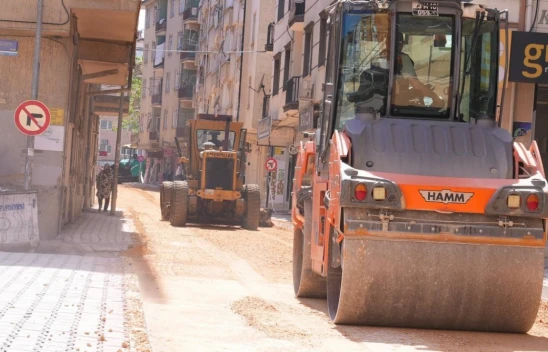 Elazığ Belediyesi Yeni Mahalle'de asfaltlama çalışmalarını sürdürüyor