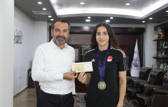 Elazığ Belediyespor'un Olimpiyat Vizeli Boksörü Gizem Özer, Güney Kore Yolcusu