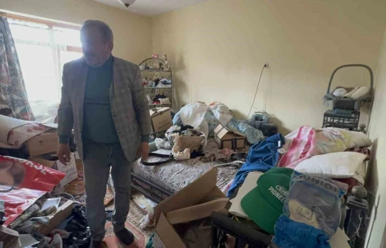 Elazığ'da 'çöp ev' ihbarı üzerine gidilen adres, 3 dil bilen emekli pilotun çıktı