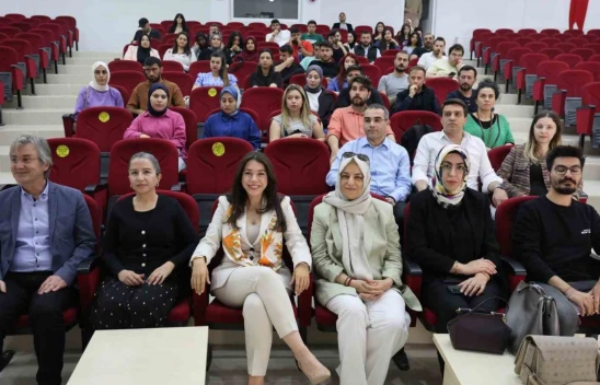 Elazığ'da 'Dijital çağda radyoda yayın ve yapım' paneli gerçekleştirildi