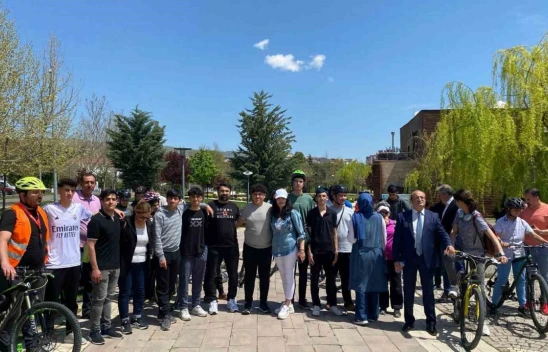Elazığ'da Engelleri Sporla Aşıyoruz: Özel Gereksinimli Öğrenciler Bisiklet Etkinliğinde Buluştu