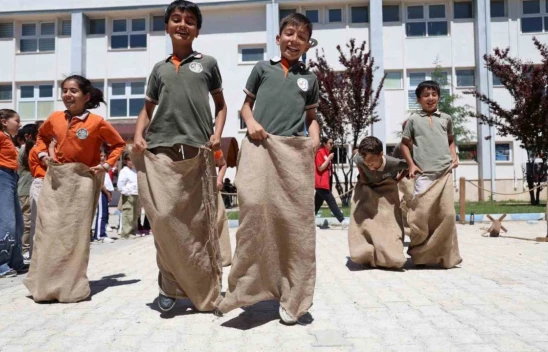 Elazığ'da Geleneksel Oyun Tırı Etkinliği Çocuklara Unutulmaz Anlar Yaşattı