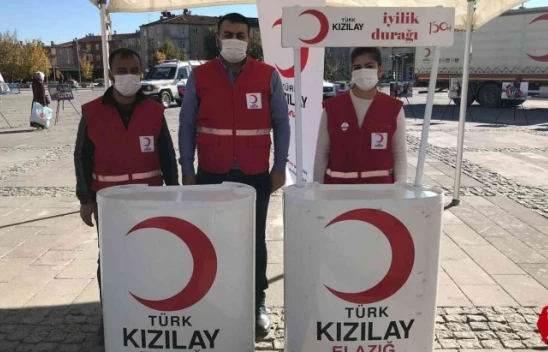 Elazığ'da 'Kızılay Sokağı' ve fotoğraf sergisi açıldı
