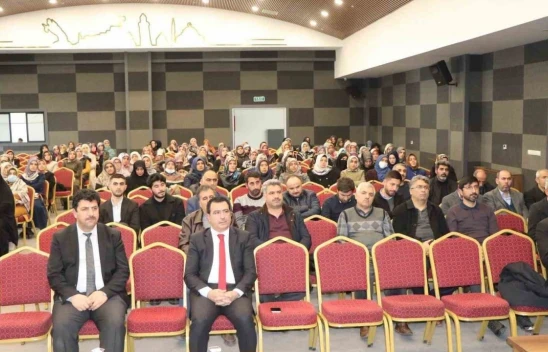 Elazığ'da 'Örgün Eğitimle Birlikte Hafızlık Projesinin Anlamı' konferansı