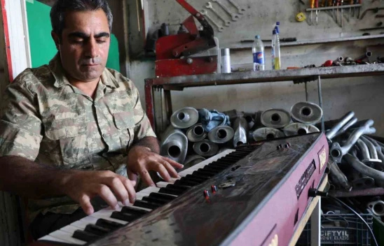 Elazığ'da 'Sanayinin Fazıl Say'ı': Oto tamir ustası nota bilgisi olmadan müzik yapıyor
