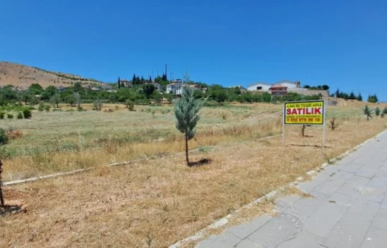 Elazığ'da 'Satılık arsa' yazılı tabelayı çaldılar