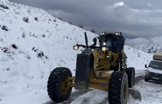 Elazığ'da 111 Köy Yolu Kapandı: Karla Mücadele Sürüyor