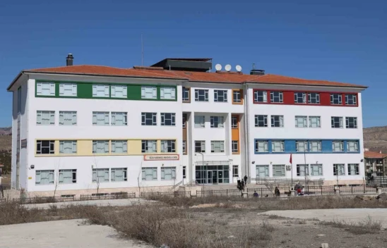 Elazığ'da 12 öğrenci, kantinde yedikleri tavuktan sonra hastanelik oldu