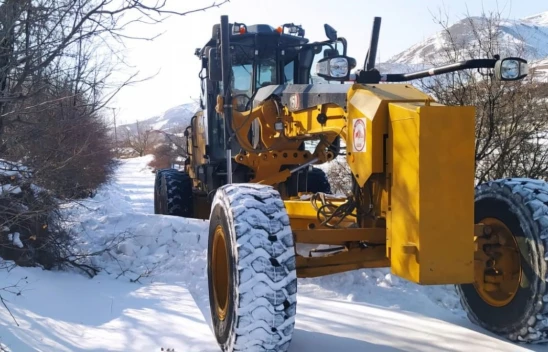 Elazığ'da Kar Yağışı ve Tipi 17 Köy Yolunu Ulaşıma Kapattı