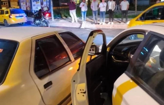 Elazığ'da 2 otomobil kafa kafaya çarpıştı: 2 yaralı