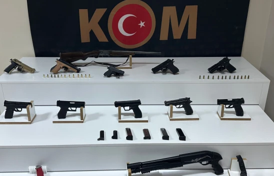 Elazığ'da 2 Suç Örgütü Çökertildi: 30 Gözaltı, Cephanelik Ele Geçti!