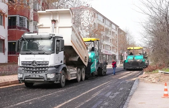 Elazığ'da 2025 'Asfalt Yılı' İlan Edildi: Şehrin Tüm Yolları Yenileniyor