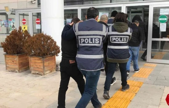 Elazığ'da 38 Yıl 8 Ay Kesinleşmiş Hapis Cezası Bulunan 7 Şüpheli Tutuklandı