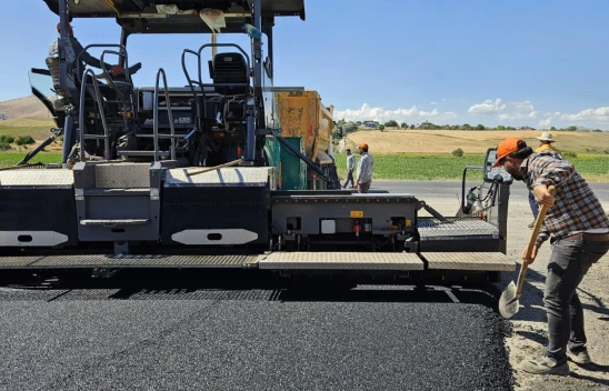 Elazığ'da 39 Derece Sıcaklıkta Asfalt Mesaisi