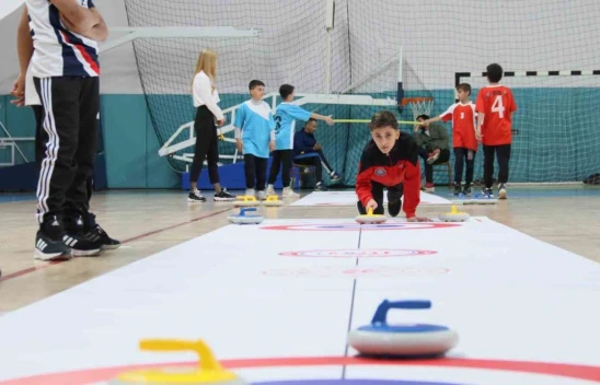 Elazığ'da 45 takım Floor Curling müsabakalarında buluştu