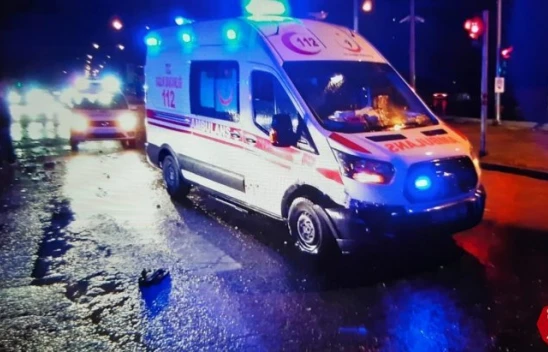 Çimeto Kavşağında Ambulans İle Otomobil Çarpıştı, 5 Yaralı