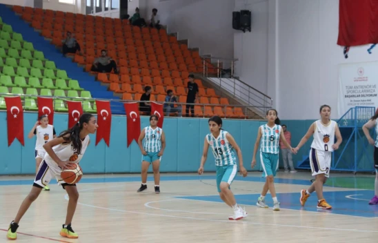 Elazığ'da ANALİG Basketbol Yarı Final Heyecanı Başladı: Genç Yetenekler Parkede!