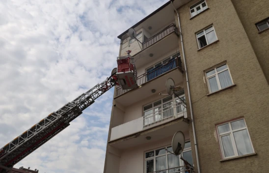 Elazığ'da Apartmanda Korkutan Yangın!